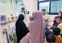 Lagi Ponpes di Makassar Makan Korban Jiwa Karena Ulah Senior FOTO: Keluarga Andi Alfian Rezky (14) saat berada di RS Grestelina