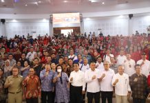 Mentan Amran Optimis Indonesia Bisa Menjadi Lumbung Pangan Dunia FOTO: Menteri Pertanian (Mentan) Andi Amran Sulaiman dan Hashim Sujono Djojohadikusumo bersama sivitas Universitas Hasanuddin dalam membahas ketahanan pangan dan kemandirian bangsa dalam acara "Dialog Kebangsaan" di Gedung Universitas Hassanudin, Makassar, Sulawesi Selatan, Selasa (20/2)