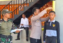Jaring Calon Peserta Seleksi Paskibra, Kesbangpol Gelar Praseleksi FOTO: Anggota Polri dan TNI-AD saat melakukan Praseleksi bagi para calon Pasukan Pengibar Bendera (Paskibra) Tingkat Kabupaten Bulukumba untuk tahun 2024.