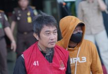 Tim Tabur Kejati Sulsel Tangkap Buronan Investasi Bodong ‘Trading Forex’ FOTO: Andi Awaluddin Buchri pelaku investasi bodong 'Trading Forex' ditangkap Tim Tabur Intelijen Kejaksaan Tinggi Sulawesi Selatan. Rabu (21/2)