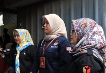 Bawaslu RI Terjun Langsung Pantau PSU di Bone FOTO: Paling kanan Anggota Bawaslu RI Lolly Suhenty