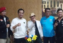 Pemuda Turatea Dorong Daeng Azis Emba Maju Sebagai Calon Bupati Jeneponto FOTO: Andi Aziz Karaeng Emba alias Daeng Aziz Emba (bertopi)