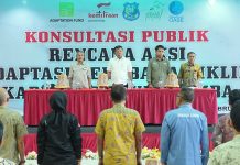 Bupati Andi Utta Harap Adaptasi Perubahan Iklim Tak Sekedar Formalitas FOTO: Konsorsium PAYO-PAYO OASE menggelar konsultasi publik penyusunan dokumen Rencana Aksi Daerah Adaptasi Perubahan Iklim (RAD-API) Bulukumba. Kegiatan dilaksanakan di Ballroom Hotel Agri, Kecamatan Ujungbulu, Kabupaten Bulukumba, Kamis, 22 Februari 2024.
