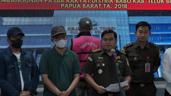 FOTO: Kepala Seksi Penerangan (Kasipenkum) Soetarmi, SH,.MH saat memberikan keterangan persnya di kantor Kejaksaan tinggi (Kejati) Sulsel.