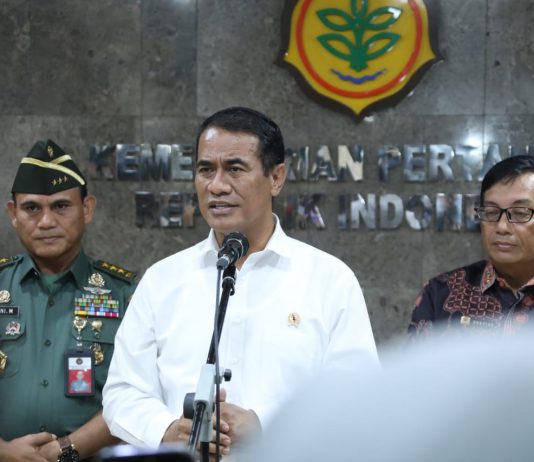 Pasokan Cabai Dijamin Aman Jelang Ramadan FOTO: Menteri Pertanian Andi Amran Sulaiman saat sesi wawancara dengan awak media.