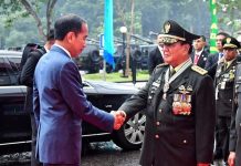 Prabowo Resmi Menyandang Pangkat Jenderal Bintang Empat FOTO: Presiden Joko Widodo bersama Menteri Pertahanan Jenderal Prabowo Subianto (Foto: Vico - Biro Pers Sekretariat Presiden)