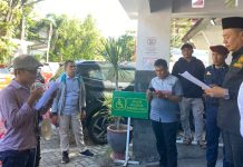 Datangi KPU dan Bawaslu Sulsel, BEM Unibos Apresiasi Kinerja Penyelenggara Pemilu 2024 FOTO: BEM Unibos saat mendatangi kantor KPU Sulsel di Jalan AP. Pettarani, Kota Makassar. Rabu (28/2/2024)