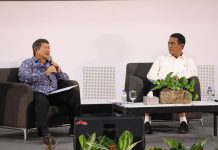 Hashim Djojohadikusumo: Kinerja Mentan Amran Harus Dilanjutkan FOTO: Ketua Yayasan Arsari Djojohadikusumo (YAD), Hashim S. Djojohadikusumo bersama Menteri Pertanian (Mentan) Andi Amran Sulaiman hadiri Dialog Kebangsaan yang dilangsungkan di Universitas Hassanudin Makassar, Sulawesi Selatan, pada hari Selasa 20 Februari 2024.