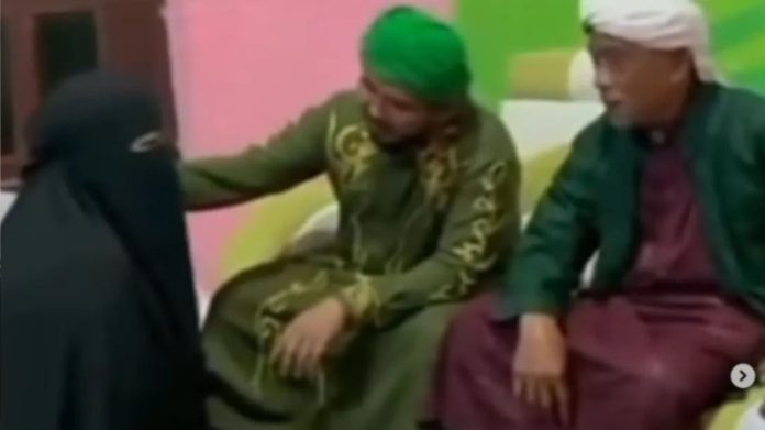 FOTO: Hasil tangkap layar dari video viral bermateri aliran sesat boleh tukar pasangan. (Istimewa)