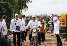 Mentan Amran Kunker di Sumsel, Kejar Produksi Pangan melalui Optimalisasi Lahan Rawa FOTO: Menteri Pertanian (Mentan) Andi Amran Sulaiman saat melakukan kunjungan kerja di Desa Sumber Hidup, Kecamatan Muara Telang, Kabupaten Banyuasin, Provinsi Sumatera Selatan(Sumsel), Jumat(1/3/24).