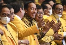 Kabar Jokowi Bakal Gabung ke Partai Golkar, Airlangga: Bagus, JK: Ada Aturannya FOTO: Jusuf Kalla mengatakan semua orang bisa masuk ke partai berlambang pohon beringin itu namun dengan sejumlah syarat yang harus dipenuhi. ANTARA FOTO/Hafidz Mubarak A