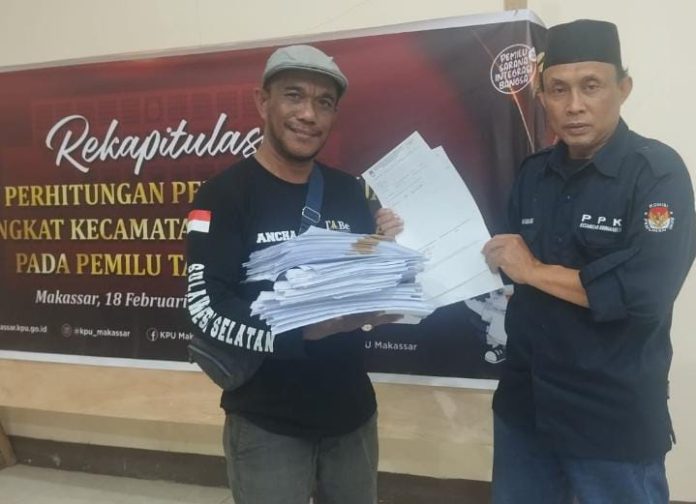 FOTO: Koordinator Saksi Partai Demokrat Mansyar (Ancha) dan Ketua Panitia Pemilihan Kecamatan (PPK) Andi Ilham Samanlangi. (Ist)