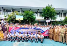 Sambut Bulan Ramadhan, Kasatlantas Polrestabes Makassar Laksanakan Giat Pallawa 2024 FOTO: Kasat Lantas Polrestabes Makassar AKBP. Dr. Amin Toha saat menggelar sosialisasi di beberapa sekolah menengah pertama dan atas di kota Makassar. Senin (4/3/2024).