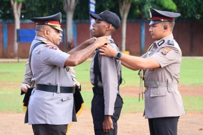 FOTO: Kapolda Papua, Irjen Pol Mathius D. Fakhiri, S.I.K., memimpin upacara pembukaan Pendidikan Pembentukan Bintara Polri Tugas Umum Gelombang I T.A. 2024 di Lapangan Rastra Samara SPN Polda Papua. (Istimewa)