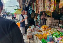 Jelang Ramadan, TPID dan Satgas Pangan Lakukan Sidak Pasar FOTO: Tim Pengendalian Inflasi Daerah (TPID) bersama Satgas Pangan Bulukumba melaksanakan Inspeksi Mendadak (Sidak) di tiga pasar, yaitu Pasar Kasuara, Pasar Cekkeng, dan Pasar Sentral Bulukumba, Jumat 8 Maret 2024.