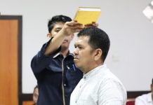 OMS Kawal Pemilu Adukan Anggota KPU Pangkep ke DKPP FOTO: Saiful Mujib Anggota KPU Kabupaten Pangkajene dan Kepulauan (Pangkep) saat menjalani pemeriksaan oleh DKPP. (Properti DKPP)