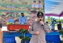Wamentan Ajak Petani Banggai Kejar Masa Tanam FOTO: Wakil Menteri Pertanian (Wamentan), Harvick Hasnul Qolbi saat menghadiri Sarasehan dengan para Petani dan Penyuluh Se-Kabupaten Banggai, Sulawesi Tengah, Sabtu (9/3/2024).