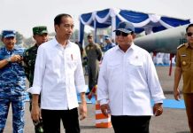 Presiden Jokowi dan Menhan Tinjau Alutsista TNI AU di Pangkalan Iswahjudi Magetan FOTO: Presiden Joko Widodo dan Menteri Pertahanan Prabowo Subianto saat meninjau alat utama sistem persenjataan (alutsista) TNI di Pangkalan TNI AU Iswahjudi, Kabupaten Magetan. Jawa Timur. (Foto: Rusman - Biro Pers Sekretariat Presiden)