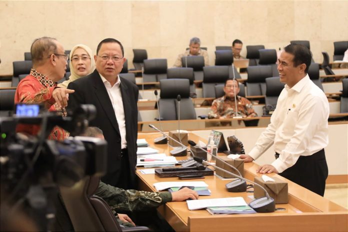 FOTO: Mentan Andi Amran Sulaiman usai rapat kerja bersama Komisi IV DPR RI di Gedung Parlemen Jakarta, Rabu, 13 Maret 2024.