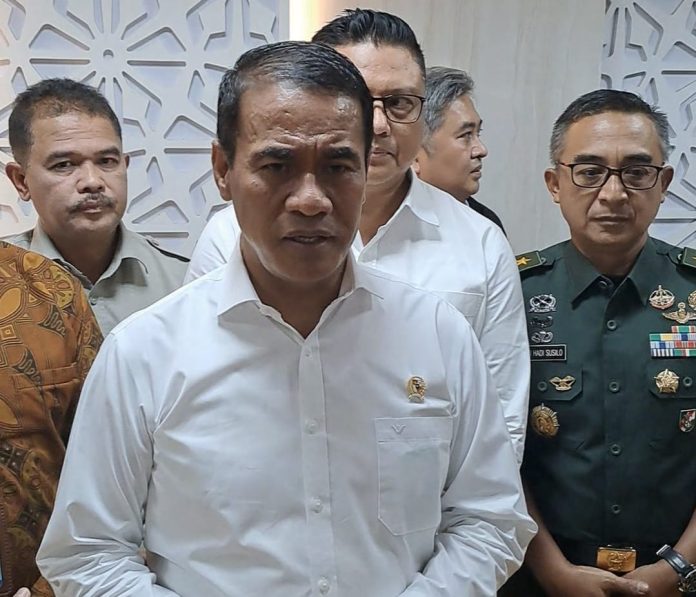 FOTO: Menteri Pertanian Andi Amran Sulaiman saat menemui awak media di kantor Kementerian Pertanian