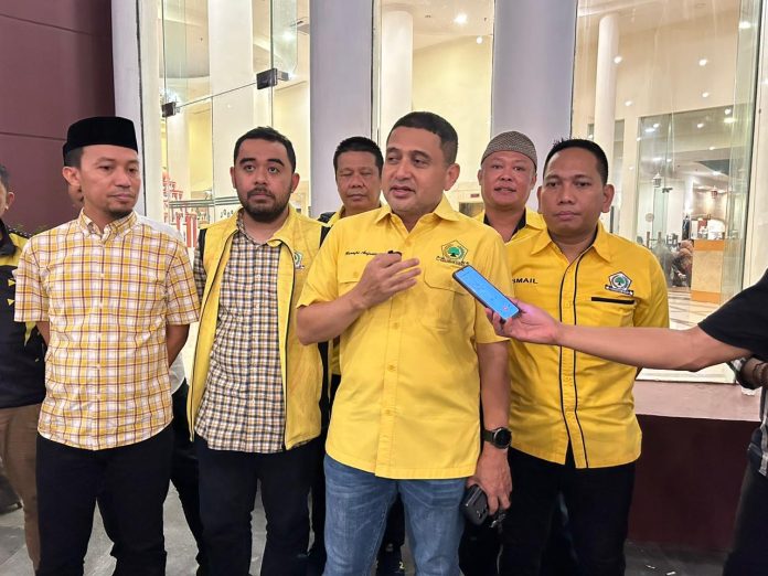 FOTO: Ketua DPD Golkar Makassar Munafri Arifuddin bersama pengurus usai menggelar rapat dan buka puasa bersama di hotel Arya Duta Makassar.