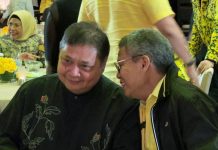 Dihadapan Airlangga, TP Ingatkan Nurdin Halid Tidak Cawe-cawe ke 24 Ketua DPD Golkar Sulsel, Saat Digelar Munas Partai Golkar FOTO: Ketua Umum DPP Partai Golkar Airlangga Hartarto bersama Ketua DPD Golkar Sulawesi Selatan HM Taufan Pawe
