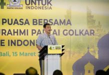 Silahturahmi DPP, DPD Seluruh Indonesia dan Senior Partai Golkar, LBP: Jangan Mau Diatur, Kita yang Atur orang Lain FOTO: Ketua Dewan Penasihat DPP Partai Golkar, Luhut Binsar Panjaitan (LBP) saat memberikan arahannya dalam kegiatan buka puasa bersama dan silaturahmi jajaran pimpinan partai Golkar Se-Indonesia di provinsi Bali. Jumat (15/3). (Properti partai golkar)