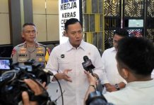 Ke Jawa Timur Gebuk Mafia Tanah, AHY: Tidak ada Ampun! FOTO: Menteri Agraria dan Tata Ruang/Kepala Badan Pertanahan Nasional (ATR/BPN) Agus Harimurti Yudhoyono atau AHY, saat berkunjung ke Kota Surabaya, Jawa Timur. Sabtu (16/3/2024).