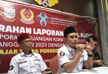 Pengelolaan Dana Hibah dapat Dipertanggungjawabkan, KONI Makassar dapat WTP FOTO: Dari kiri Sekertaris Muh. Taufiq NT dan Ketua KONI Makassar Ahmad Susanto saat memberi keterangan persnya di Kantor KONI kota Makassar.