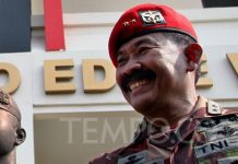 Mantan Danjen Kopasus Pimpin Aksi Unjuk Rasa di KPU Protes Hasil Pilpres 2024 FOTO: Mayor Jenderal (Purn) TNI, Soenarko. © Copyright (c) 2016 TEMPO.CO