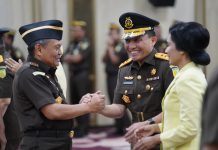 Sudah Bintang Tiga, Kajati Sulsel Jabat Jaksa Agung Bidang Hubungan Antar Lembaga dan Kerjasama Internasional FOTO: Leonard Eben Ezer Simanjuntak SH. MH usai dilantik sebagai Jaksa Agung Bidang Hubungan Antar Lembaga dan Kerjasama Internasional bertempat di Gedung Utama Kejaksaan Agung RI di Jakarta, pada Selasa (19/03/2024).