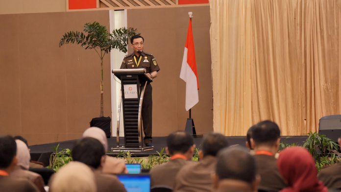 FOTO: Pelaksana harian (Plh) Kejaksaan Tinggi Sulawesi Selatan (Sulsel) Leonard Eben Ezer Simanjuntak membuka Musyawarah Perencanaan Pembangunan (Pra-Musrembang) Se-Wilayah Kejaksaan Tinggi Sulsel tahun 2024. Jumat (22/03/2024) bertempat di hotel Claro Makassar.