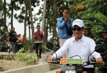 Mentan Amran Gencarkan Pompanisasi di Jawa Tengah, Petani Grobogan Mengaku Sangat Terbantu FOTO: Menteri Pertanian, Andi Amran Sulaiman (Mentan Amran), saat meninjau area pompanisasi di Kabupaten Grobogan, Kamis (22/3/2024)
