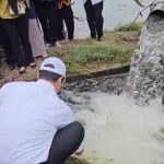 Program Pompanisasi Kementan di Kabupaten Grobogan Mampu Percepat Masa Tanam FOTO: Menteri Pertanian (Mentan) Andi Amran Sulaiman saat meninjau program pompanisasi di Grobogan tersebut, Kamis (21/3/2024).