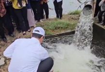 Program Pompanisasi Kementan di Kabupaten Grobogan Mampu Percepat Masa Tanam FOTO: Menteri Pertanian (Mentan) Andi Amran Sulaiman saat meninjau program pompanisasi di Grobogan tersebut, Kamis (21/3/2024).