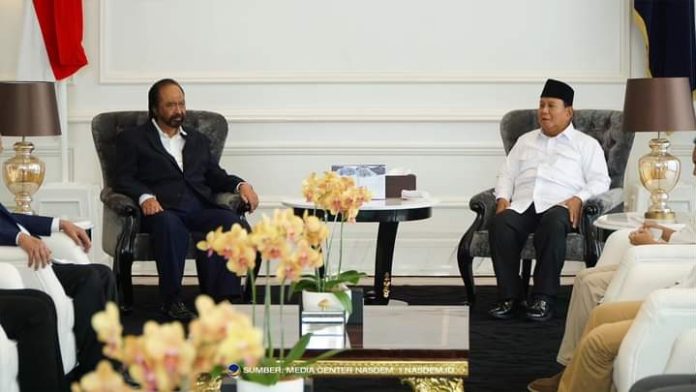 FOTO: Ketua Umum DPP Nasdem Surya Paloh saat menerim presiden terpilih Prabowo Subianto di menara tower DPP partai Nasdem di Jalan RP Soeroso, Gondangdia, Jakarta Pusat., Jumat (22/3)