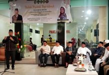 Pj Bupati Jeneponto Hadir Buka Puasa Bersama Keluarga Besar KKT dan Unimerz FOTO: Ustad Munawir saat mengisi tausiyah pada kegiatan buka puasa bersama pengurus DPP KKT dan civitas Universitas Mega Rezky Makassar.