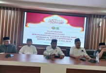 Pj Bupati Jeneponto Singgung Toko Ritel Alfa Tidak Bayar Pajak FOTO: Pj Bupati Jeneponto Junaedi (Tengah) saat menggelar silahturahmi dengan sejumlah pengurus DPP KKT di gedung auditorium Universitas Mega Rezky (Unimerz) Makassar. Sabtu malam (23/2)