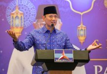 DPP Partai Demokrat Gelar Silahturahmi dan Bukber, AHY Sebut Hancur Lebur Kalau Masih Disebelah FOTO: Agus Harimurti Yudhoyono (AHY) saat menghadiri Silaturahmi dan Buka Bersama dengan para pengurus serta kader partai berlambang kan bintang mercy itu di di kawasan Mampang Prapatan, Jakarta Selatan, Sabtu (23/3/2024).