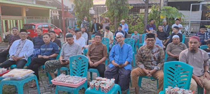 FOTO: Warga Kompleks Prima Griya Kelurahan Bitowa, Kecamatan Manggala Kota Makassar, menggelar Acara Buka Puasa Bersama (Bukber) di Lapangan Prima Griya, Ahad (24/3/2024).