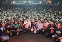 Bupati Andi Utta Launching Desa Digital, Ribuan Orang Padati Lapangan Pemuda FOTO: Andi Utta usai Launching Desa Digital dan Literasi Digital di lapangan pemuda, Kota Bulukumba. Senin 25 Maret 2024.