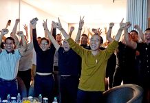 Jokowi Nobar Bersama Mentan Amran dan Menteri Lainnya di Palu FOTO: Presiden Joko Widodo (Jokowi), nonton bareng (nobar) bersama sejumlah Menteri Kabinet Indonesia Maju (KIM) di hotel tempatnya bermalam di Kota Palu, Provinsi Sulawesi Tengah.