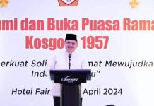 Makin Kuat, Airlangga Kembali dapat Dukungan dari Kosgoro 1957 di Munas Partai Golkar 2024 FOTO: Ketua Umum DPP Partai Golkar, Airlangga saat menghadiri kegiatan Silaturahmi dan Buka Puasa Ramadan Kosgoro 1957 di Fairmont Hotel, Jakarta pada Senin (1/4/2024) sore. (Properti: Airlangga Hartarto/Facebook)