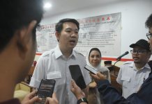 Gerindra Kota Makassar Gelar Bukber, Beri Santunan Ke Anak-anak Yatim Piatu FOTO: Eric Horas Ketua DPC Partai Gerindra Kota Makassar saat ditemui awak media usai silahturahim dan buka puasa bersama anak panti asuhan.