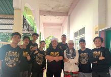 Aksi Bersih Masjid Relawan PHS di Sulbar Pecah Rekor FOTO: Koordinator Relawan PHS, Maulana Yusdianto relawan Prof Husain Syam (PHS) mengakhiri kegiatan amaliyah Ramadan mereka di Kecamatan Sarjo, Kabupaten Pasangkayu, Sulbar.