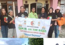 Tebar keberkahan, Anak Kolong Maluku Berbagi Takjil untuk Berbuka Puasa FOTO: Kegiatan pembagian takjil di pusat kota Ambon Minggu 7 April 2024 petang.