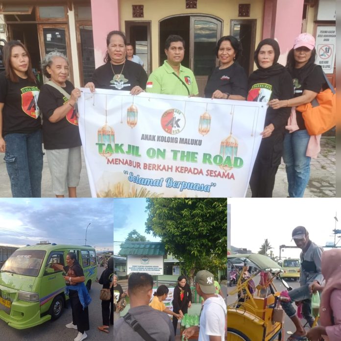 FOTO: Kegiatan pembagian takjil di pusat kota Ambon Minggu 7 April 2024 petang.