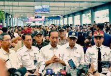 Presiden Jokowi Open House Lebaran Hari Pertama, Istana: Rapih, Ngak Boleh Pakai Jeans FOTO: Presiden Jokowi saat meninjau pelaksanaan mudik tahun 2024 di Jakarta. (Seskab)