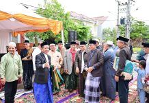 Ramai Salat Ied di Kompleks Angin Mammiri Residence FOTO: Warga Kompleks Anging Mammiri Residence di Jalan Aroepala Hertasning usai menggelar Salat Ied baik Idul Fitri 14445 Hijriah/2024 Masehi. Rabu (10/4/2024)