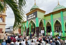Pelaksanaan Salat Idulfitri 1445 H Kecamatan Manggala Digelar di Masjid Darun Na’im FOTO: Warga perumnas antang saat mengikuti pelaksanaan salat idulfitri 1445 H di Masjid Darun Na'im, Jalan Raya Perumnas Angang. Rabu 10 April 2024.